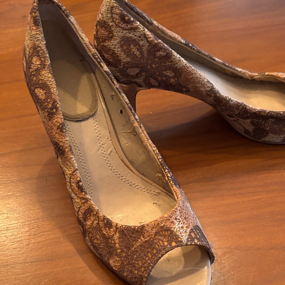 Ellen Tracy Women's Brown Floral Patterned Peep-Toe heel size 6